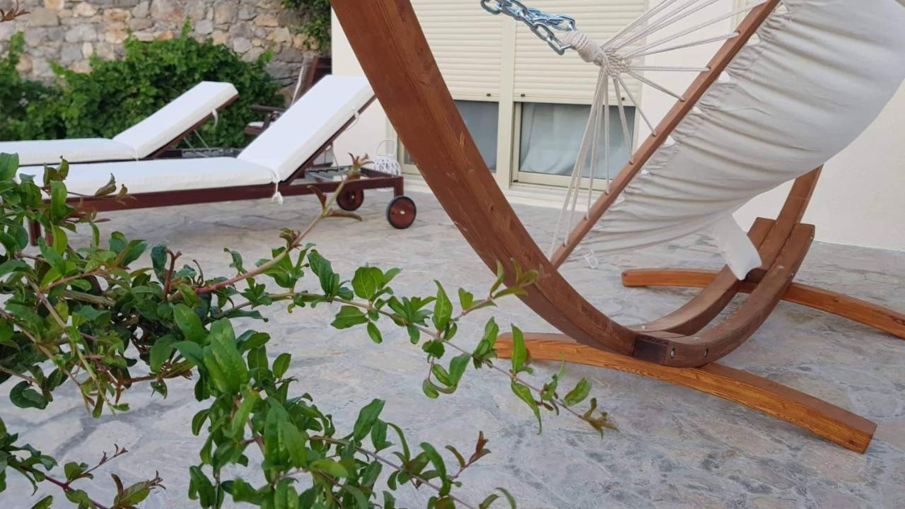 Marina Deluxe Apartments Istro Luaran gambar